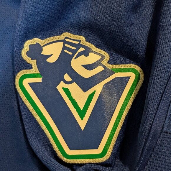 Vancouver Canucks Third Alternate Reebok Jersey - Size XXL - Picture 6 of 6